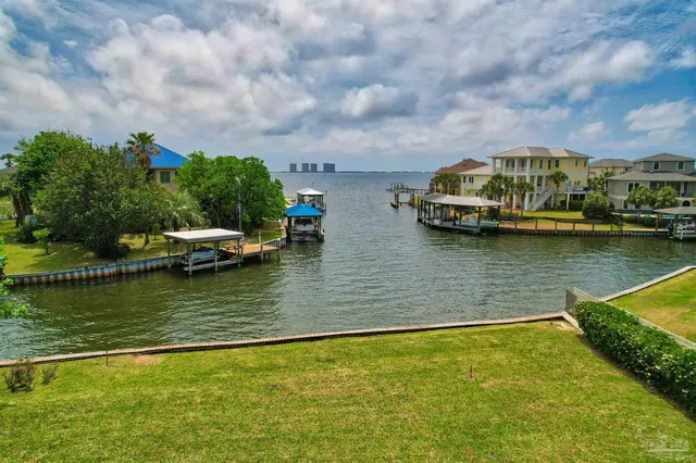 1090 Park Ln, Gulf Breeze FL 32563 exterior