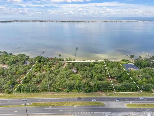 9751 Us Hwy 98, Navarre FL 32566 exterior