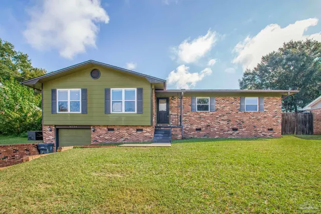 6116 E Shore Dr, Pensacola FL 32505 exterior