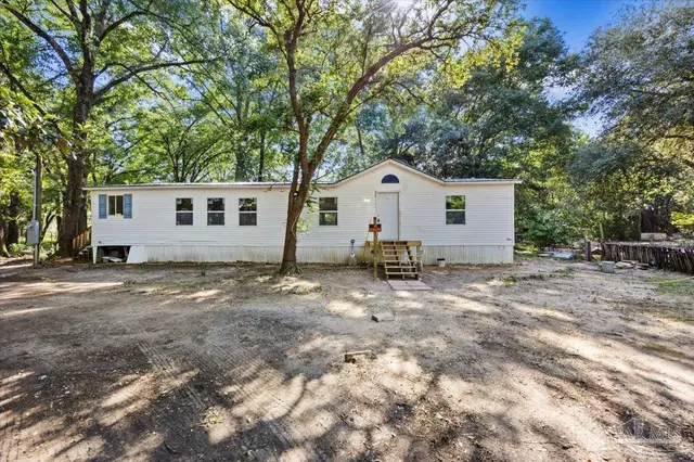 5127 Lake End Dr, Milton FL 32583 exterior