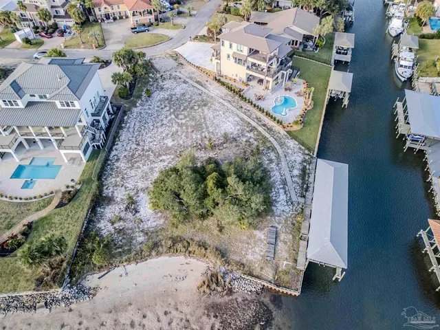 1098 Seabreeze Ln, Gulf Breeze FL 32563 exterior