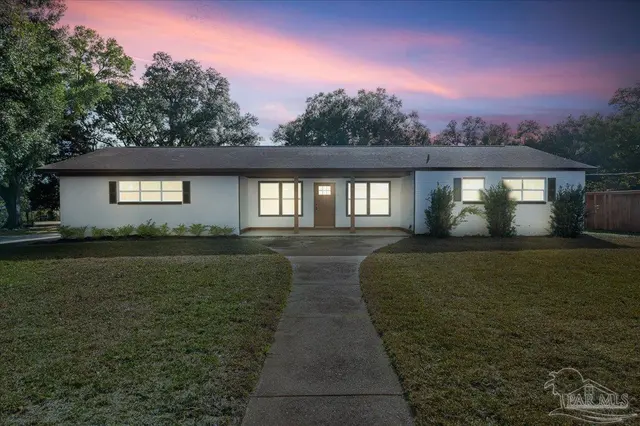 2001 Saddlebrook Dr, Pensacola FL 32526 exterior