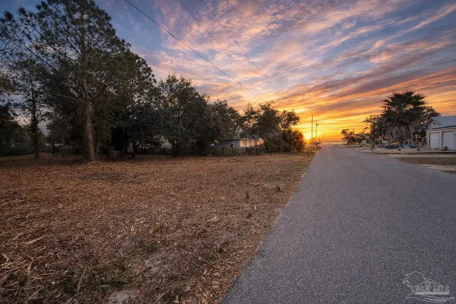 1032 Shady Pine Dr, Gulf Breeze FL 32563 exterior