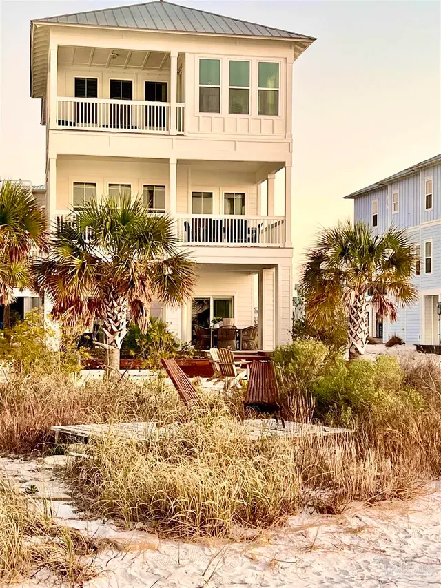1466 Seaside Cir property photo