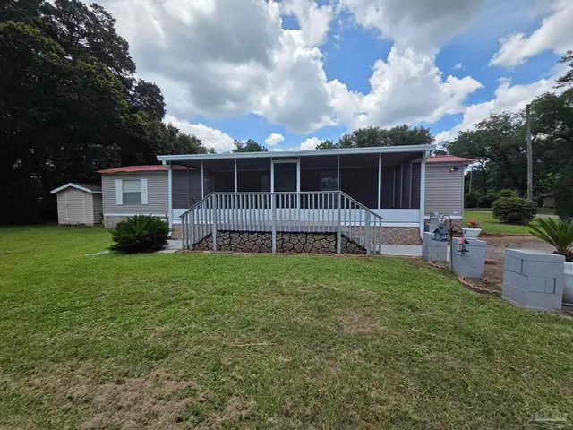 4505 Edgewood Dr, Milton FL 32583 exterior