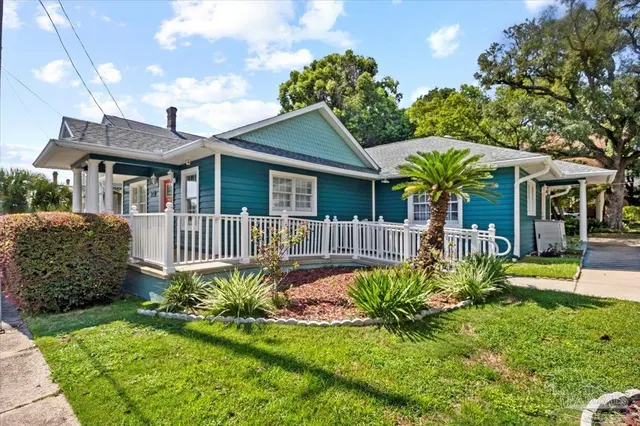 304 Cervantes St property photo