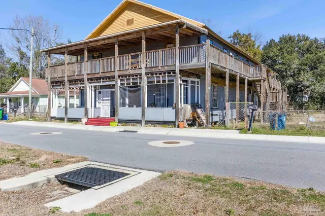 426 Front St property photo