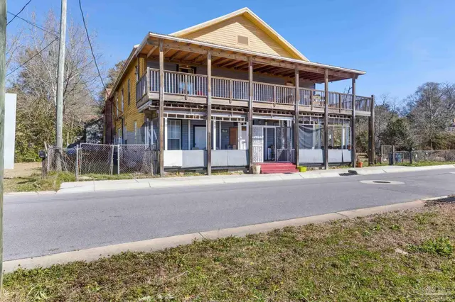 426 Front St property photo