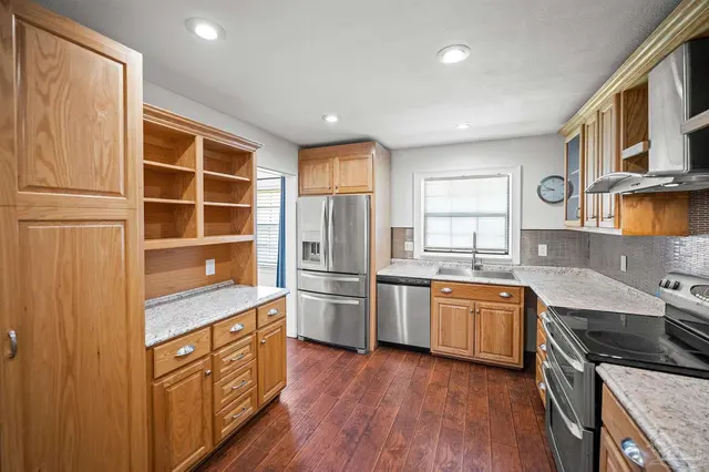 844 Le Blanc Way property photo