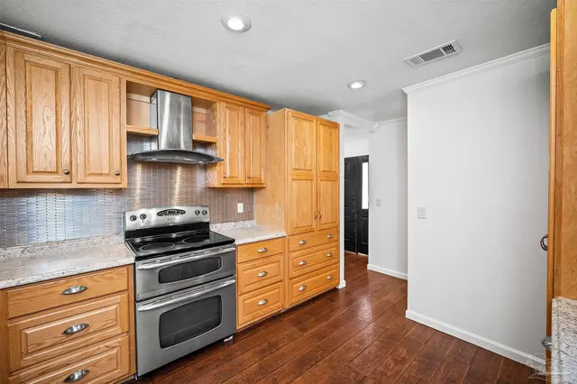 844 Le Blanc Way property photo