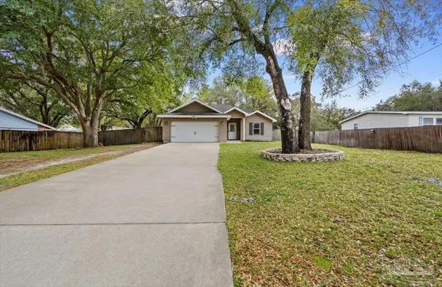 8445 Rynes Cir, Navarre FL 32566 exterior
