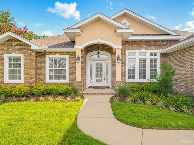 5642 Highland Lake Dr, Milton FL 32583 exterior