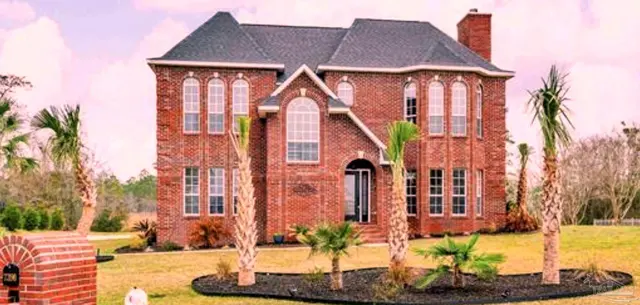 7390 San Ramon Dr, Milton FL 32583 exterior