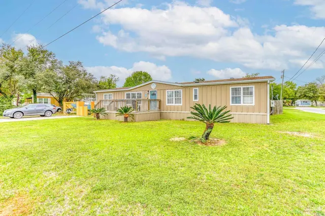 5301 Yellow Bluff Rd, Pensacola FL 32507 exterior