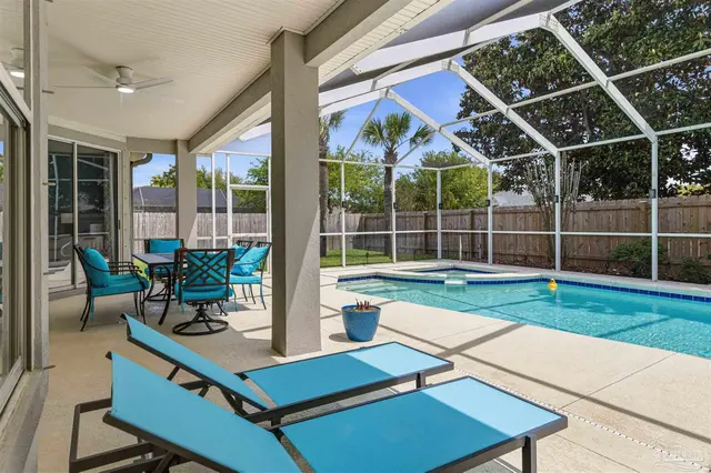1956 Rue La Fontaine, Navarre FL 32566 exterior