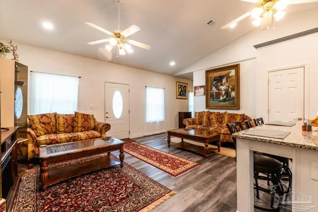 5105 Wildewood Ave property photo