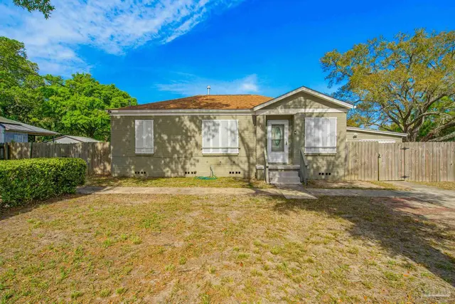 211 NW Gilliland Rd, Pensacola FL 32507 exterior