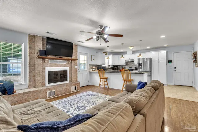 7093 Wymart Rd property photo