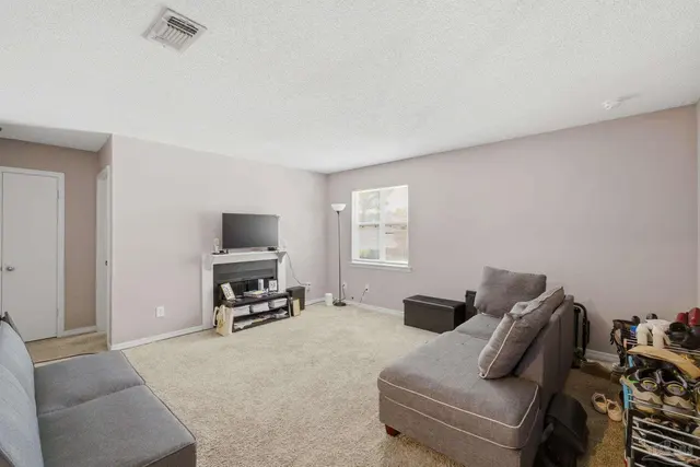 672 72nd Ave property photo