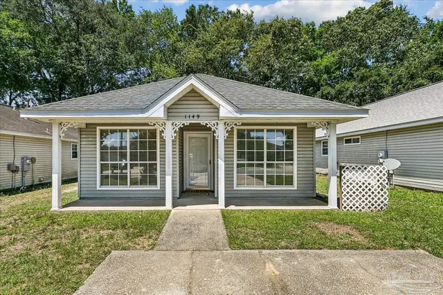 1149 Sweetbriar St, Cantonment FL 32533 exterior