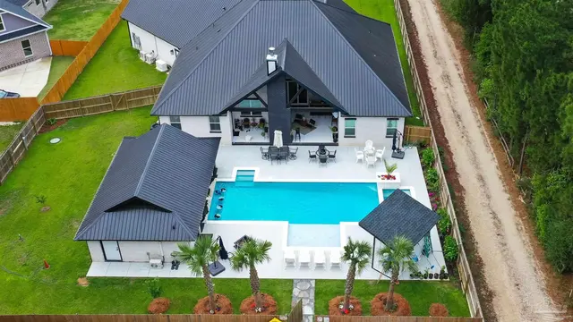 8012 Mobile Hwy, Pensacola FL 32526 exterior