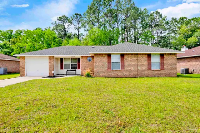 10049 Centre St, Pensacola FL 32506 exterior