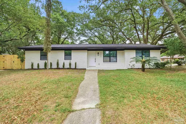 4596 Monpellier Dr, Pensacola FL 32505 exterior