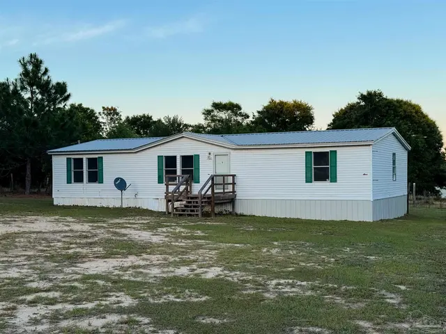 5180 Phoenix Dr, Milton FL 32583 exterior