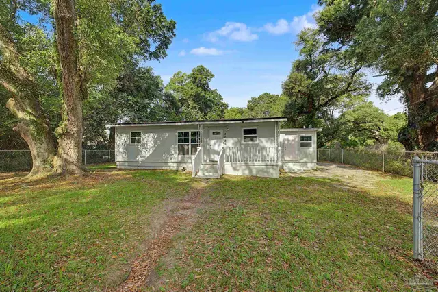 8625 Stockdale Ave, Pensacola FL 32514 exterior