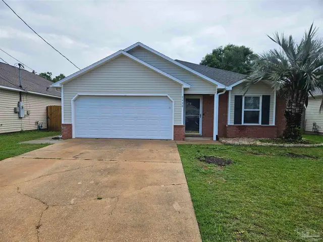 2436 Gulf Breeze Ave, Pensacola FL 32507 exterior