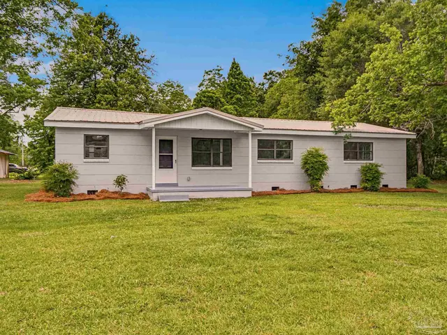 125 Madrid Rd, Cantonment FL 32533 exterior