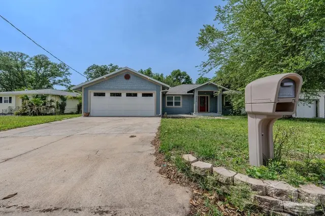 3235 Bayou Dr, Pensacola FL 32505 exterior