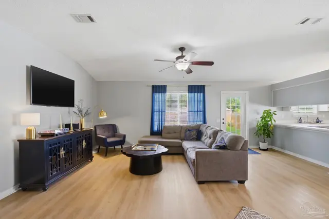 712 Thornwood Pl, Pensacola FL 32514 exterior