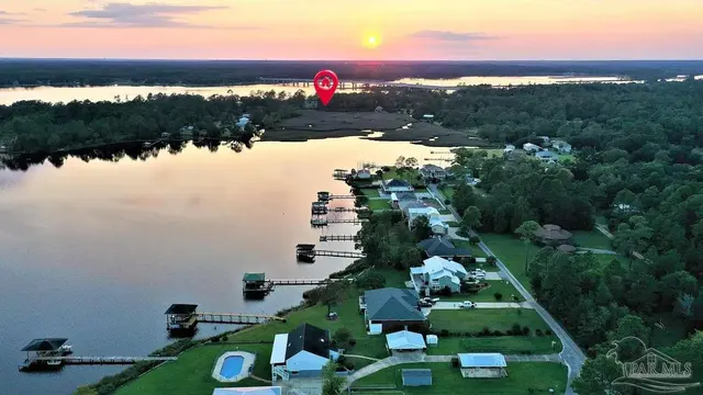 7560 Petersen Pt Rd, Milton FL 32583 exterior