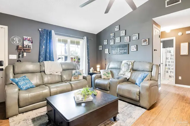 4031 Lochmoor Dr property photo