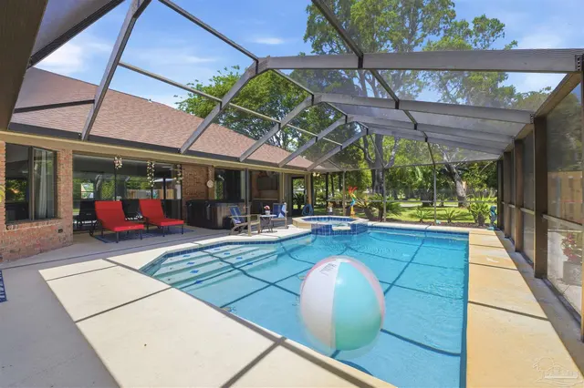 5219 Pale Moon Dr, Pensacola FL 32507 exterior