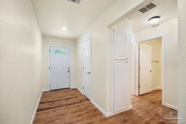 715 Edwards St property photo
