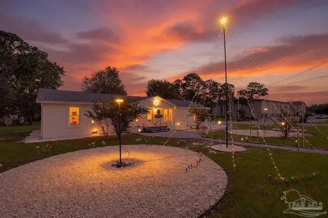 13690 Innerarity Pt Rd, Pensacola FL 32507 exterior