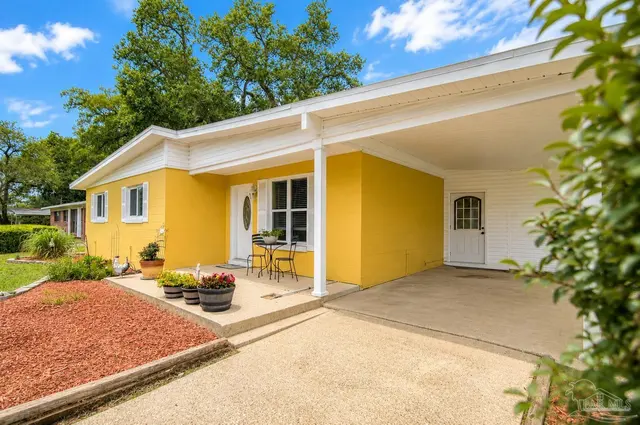 12 Huntington Dr property photo