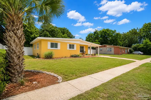 12 Huntington Dr property photo