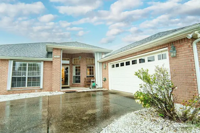 1612 Kauai Ct, Gulf Breeze FL 32563 exterior