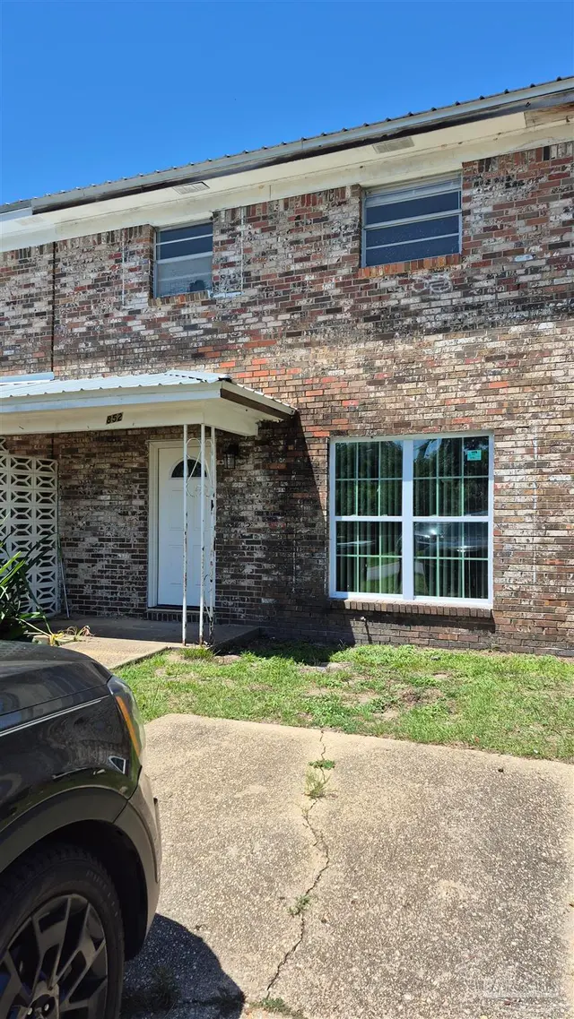 852 Garnet St, Pensacola FL 32505 exterior