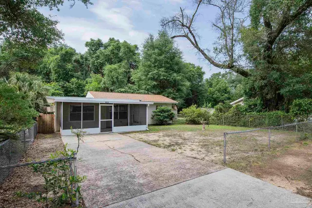6659 Sanders St, Milton FL 32570 exterior