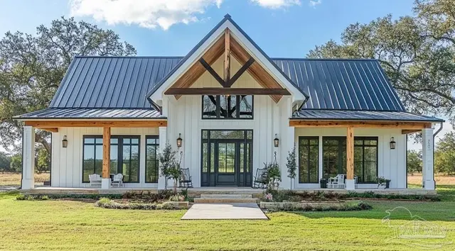 8870 Farmhouse Ln, Milton FL 32570 exterior