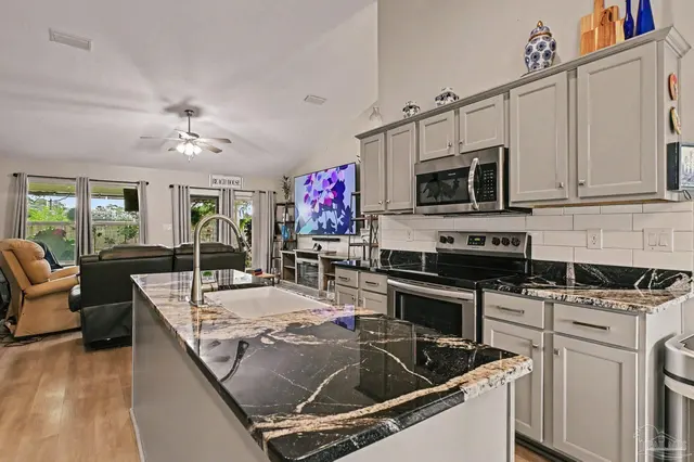1860 Justice Cir property photo