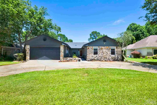 25 Arapaho Dr, Pensacola FL 32507 exterior