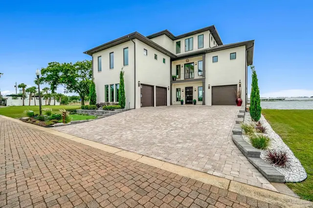8 Wharf Ave, Pensacola FL 32502 exterior