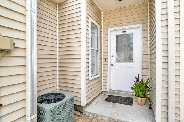 601 E Burgess Rd # K11, Pensacola FL 32504 exterior