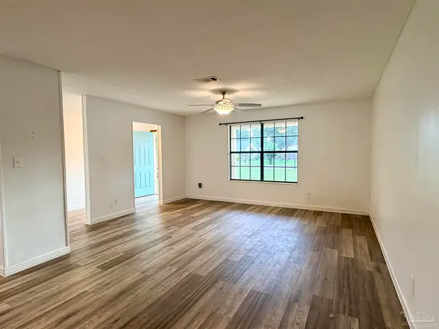 5128 Potomac Dr property photo