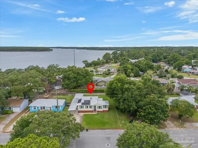 422 Gibbs Rd property photo
